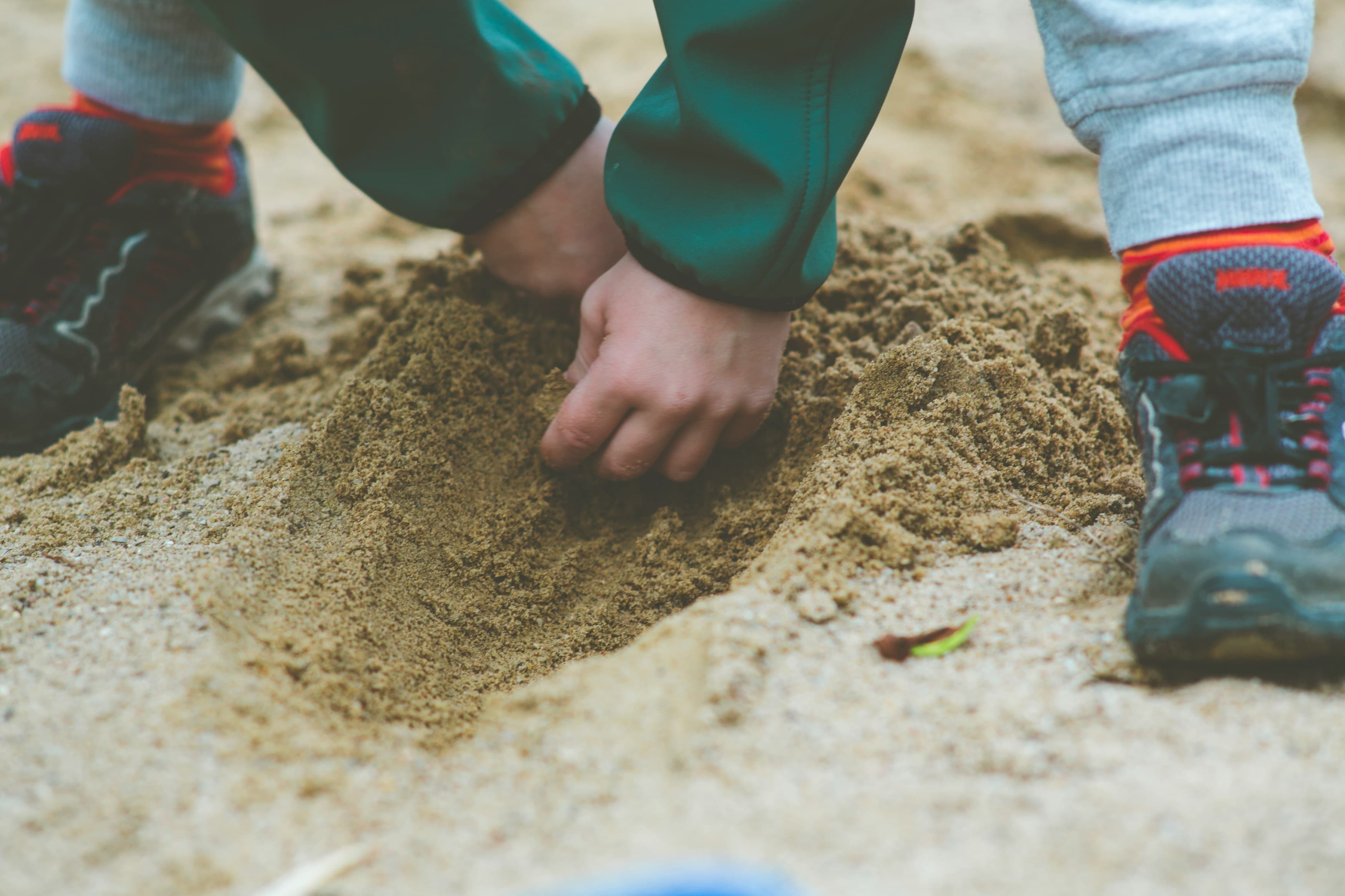 Play Sand Near Me: How to Choose Safe Sandbox Sand for Your Project