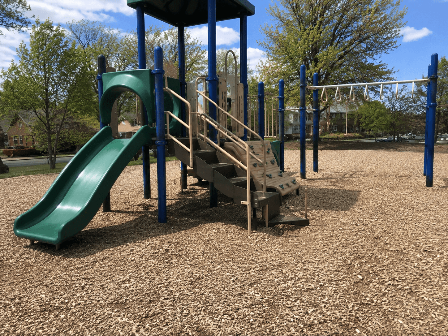 Different Types of Mulch: Best Uses for Homeowners, HOAs, Schools, Churches, Playgrounds and Commercial Properties