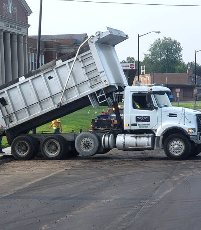 8 to 20 ton tri-axle dump truck